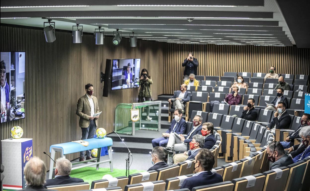 Presentación del plan estratégico 2020-2024 de la Federación Riojana de Fútbol en el salón de actos de la UNIR. 