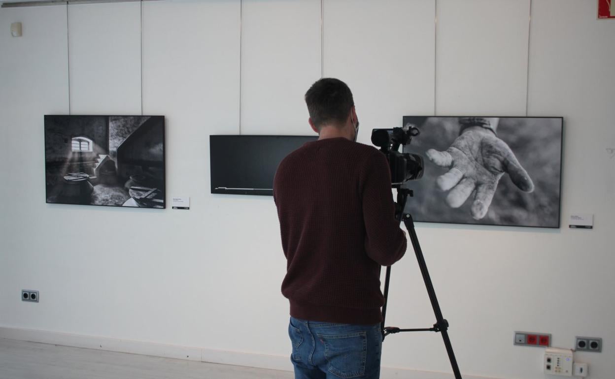 La exposición 'El vino y los 5 sentidos', en Arnedo hasta el día 26. 