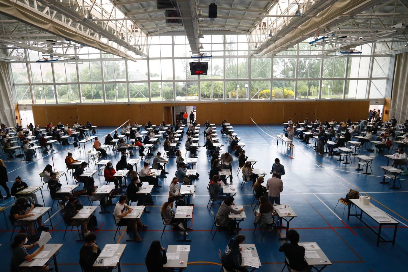 1.456 estudiantes de La Rioja comienzan la EBAU en diez sedes para evitar contagios de COVID. 