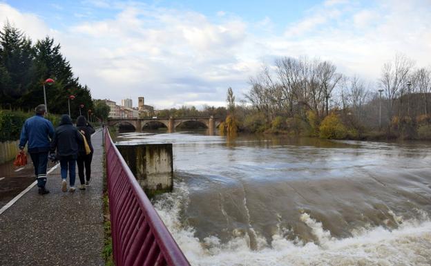 La CHE avisa de «posibles crecidas súbitas importantes» en la cuenca del Ebro por lluvias intensas