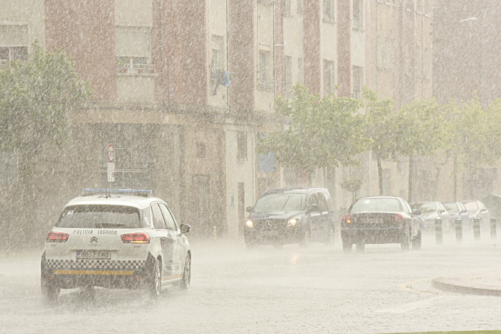 VÍDEO | El granizo llega con fuerza a Logroño