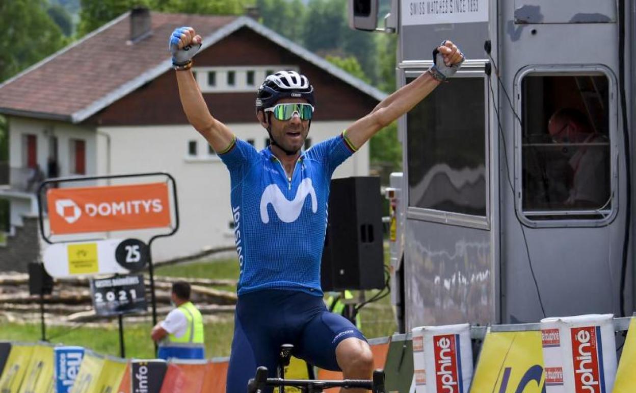 Alejandro Valverde celebra su victoria en la sexta etapa del Dauphiné. 