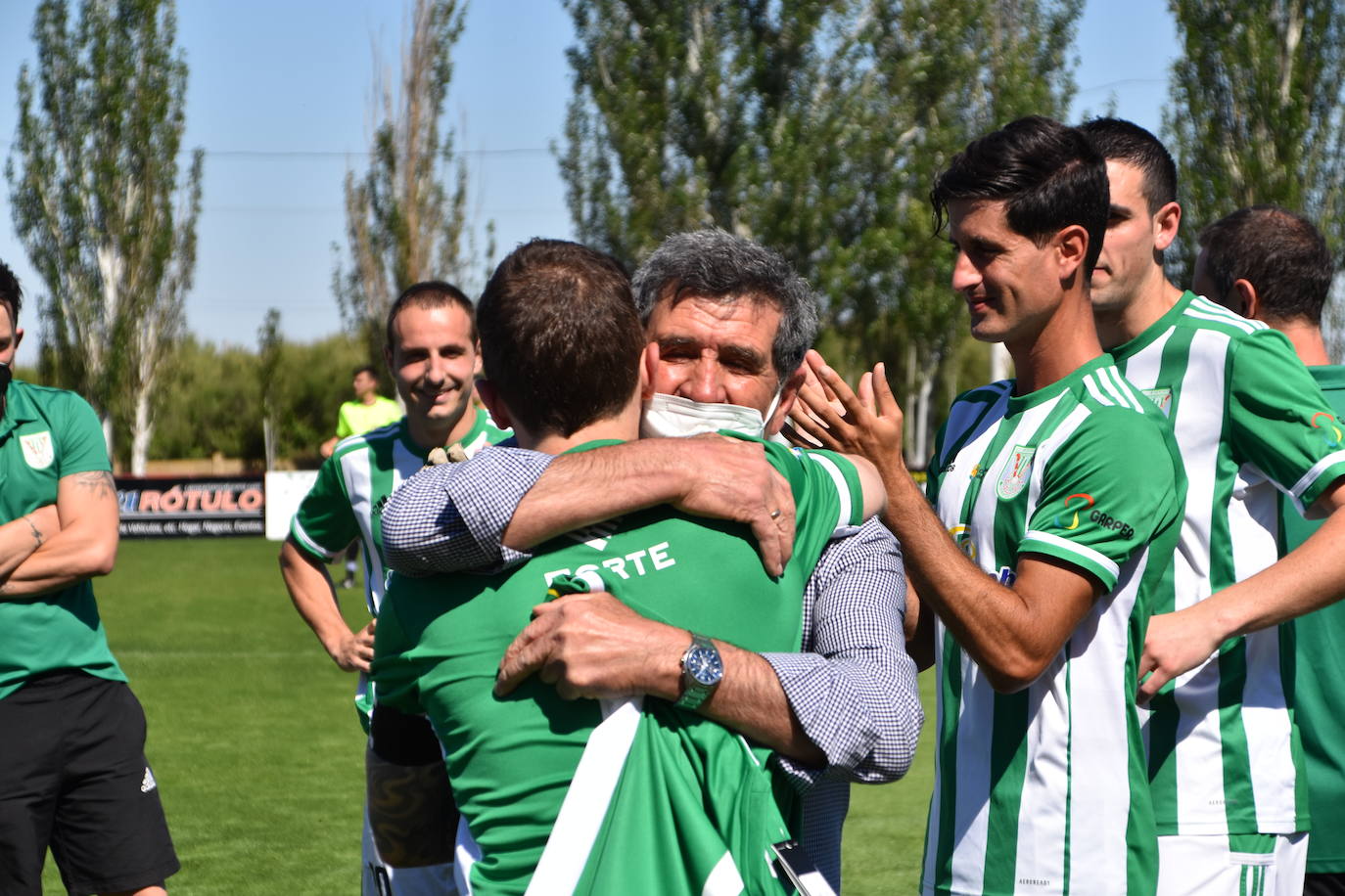 Fotos: Despedidas y homenajes en el Pradejón