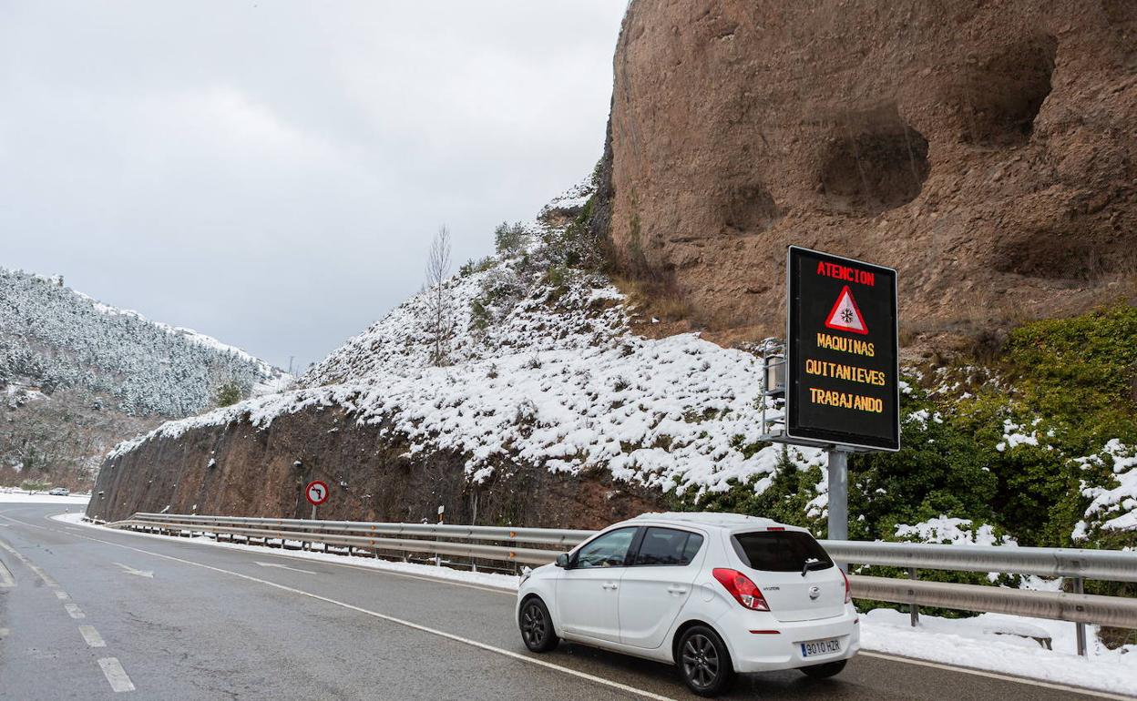 Licitada la obra de refuerzo del firme de la carretera de acceso a Viguera