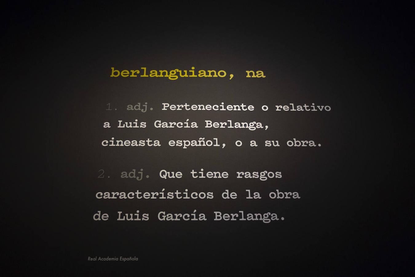 La particular visión del cine del director llevó a la Real Academia Española a reconocer el término berlanguiano. 