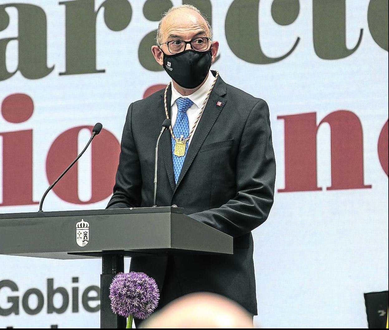 El rector, durante su intervención en el acto institucional celebrado en San Millán.