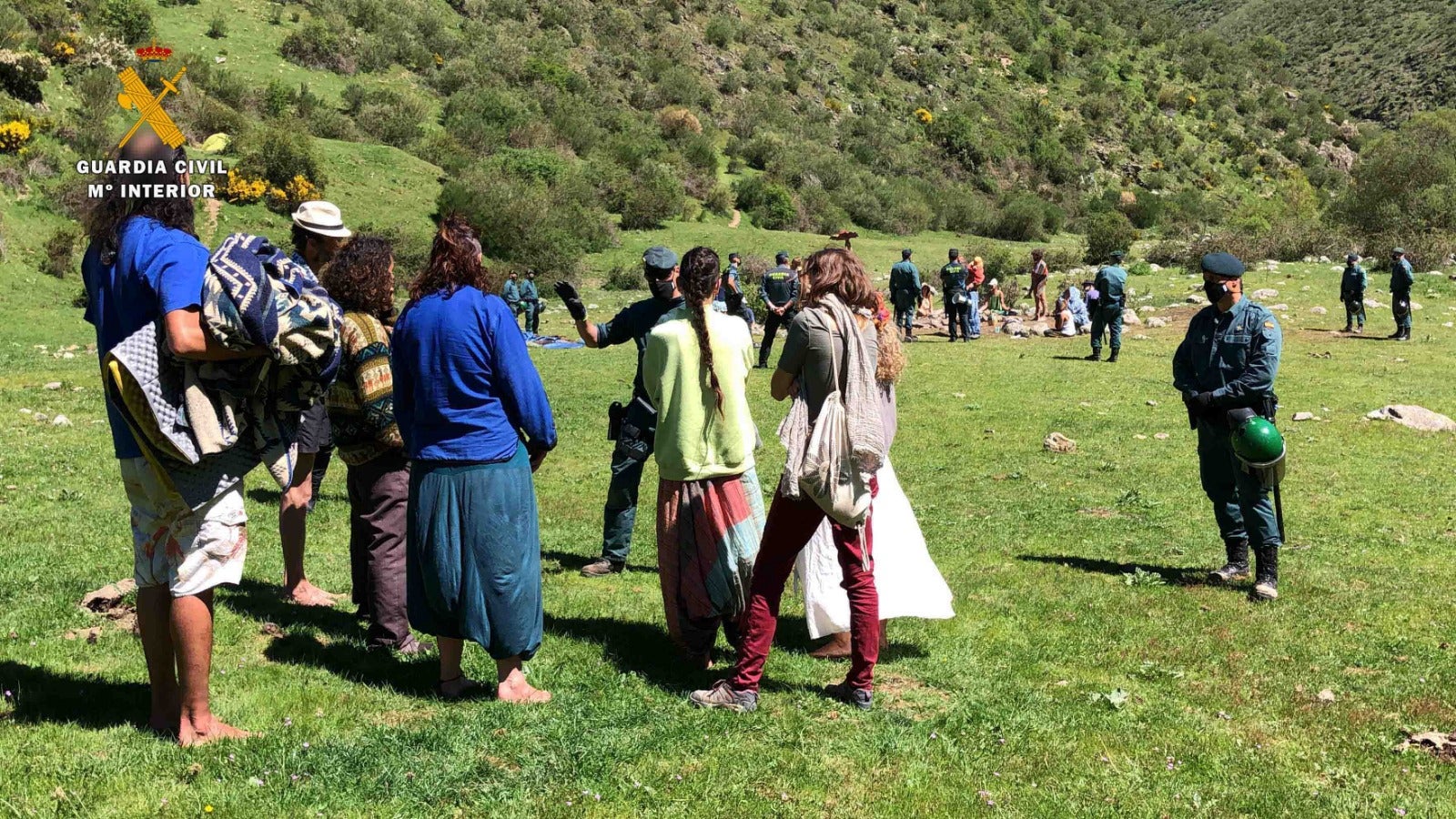 Fotos: La Guardia Civil denuncia a los integrantes de la Familia Arcoíris