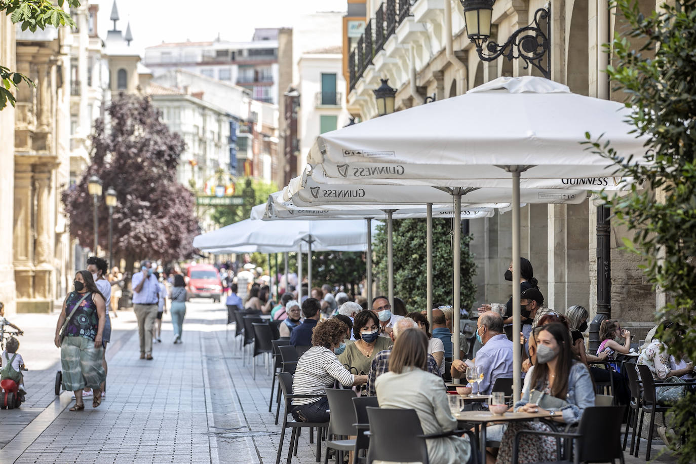 Las terrazas de Portales, muy solicitadas a la hora del vermú. 