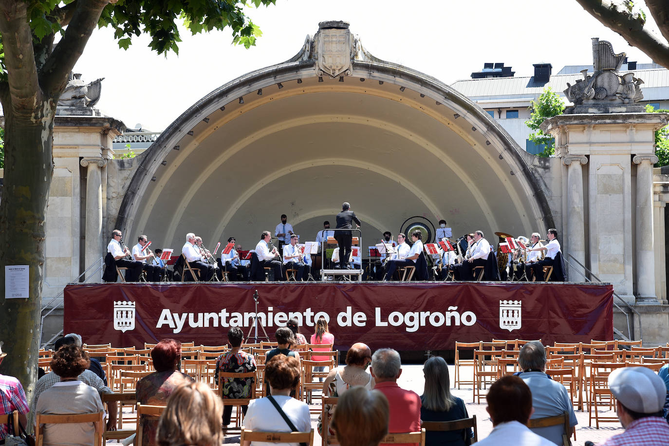 Numerosos actos han tenido lugar en el día del patrón de Logroño: el concierto de la Banda Municipal de Música en La Concha del Espolón, Encomienda de Santiago Lucronium, organizada por la Trapería de Klaus en el Serendipia e interpretación de Michel García de su canción a Logroño, homenaje a la ciudadanía que resistió el asedio, misa solemne de San Bernabé y actuación del Orfeón Logroñés en La Redonda y representaciones del teatro renacentista en el Auditorio.