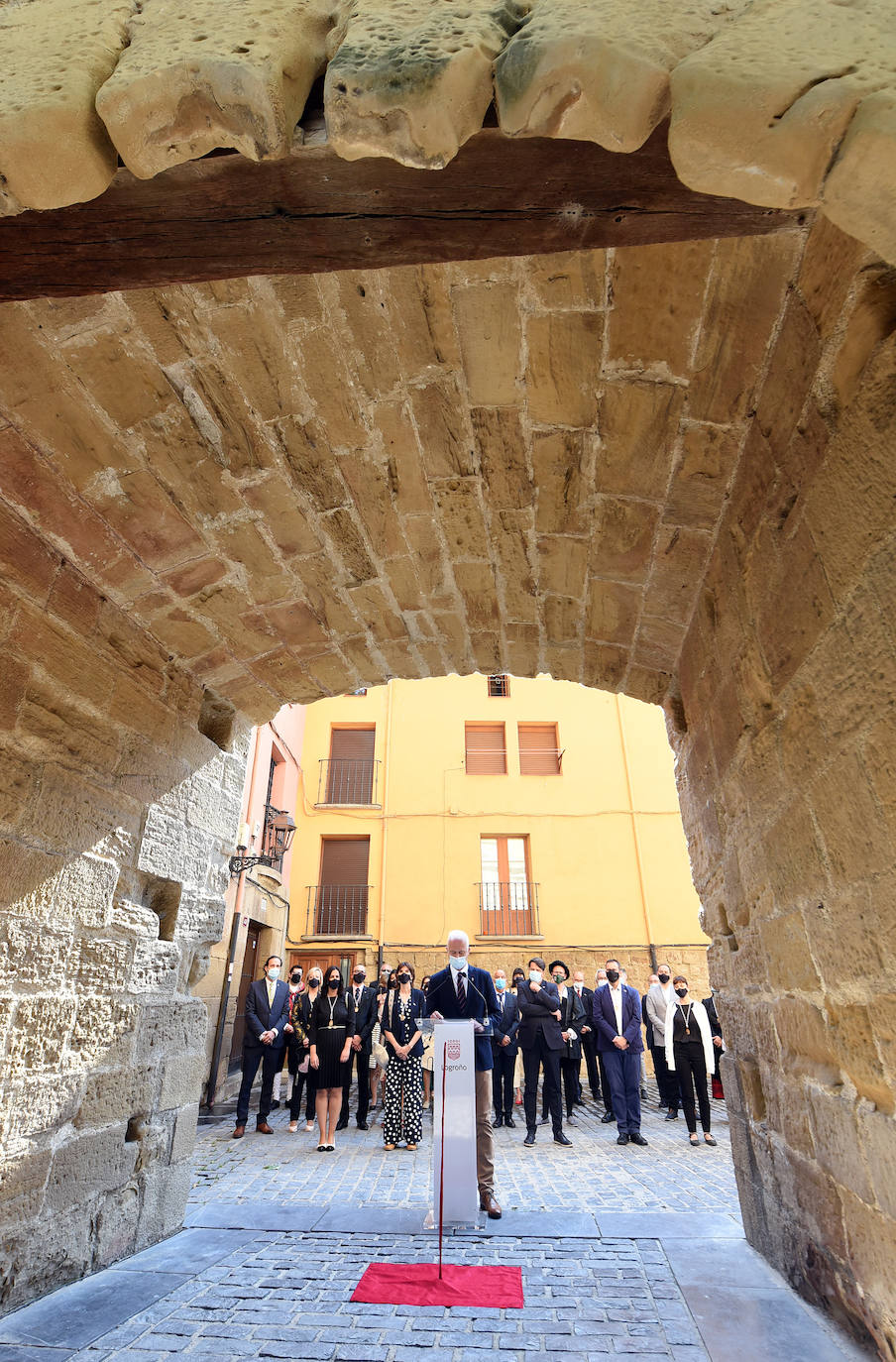 Numerosos actos han tenido lugar en el día del patrón de Logroño: el concierto de la Banda Municipal de Música en La Concha del Espolón, Encomienda de Santiago Lucronium, organizada por la Trapería de Klaus en el Serendipia e interpretación de Michel García de su canción a Logroño, homenaje a la ciudadanía que resistió el asedio, misa solemne de San Bernabé y actuación del Orfeón Logroñés en La Redonda y representaciones del teatro renacentista en el Auditorio.