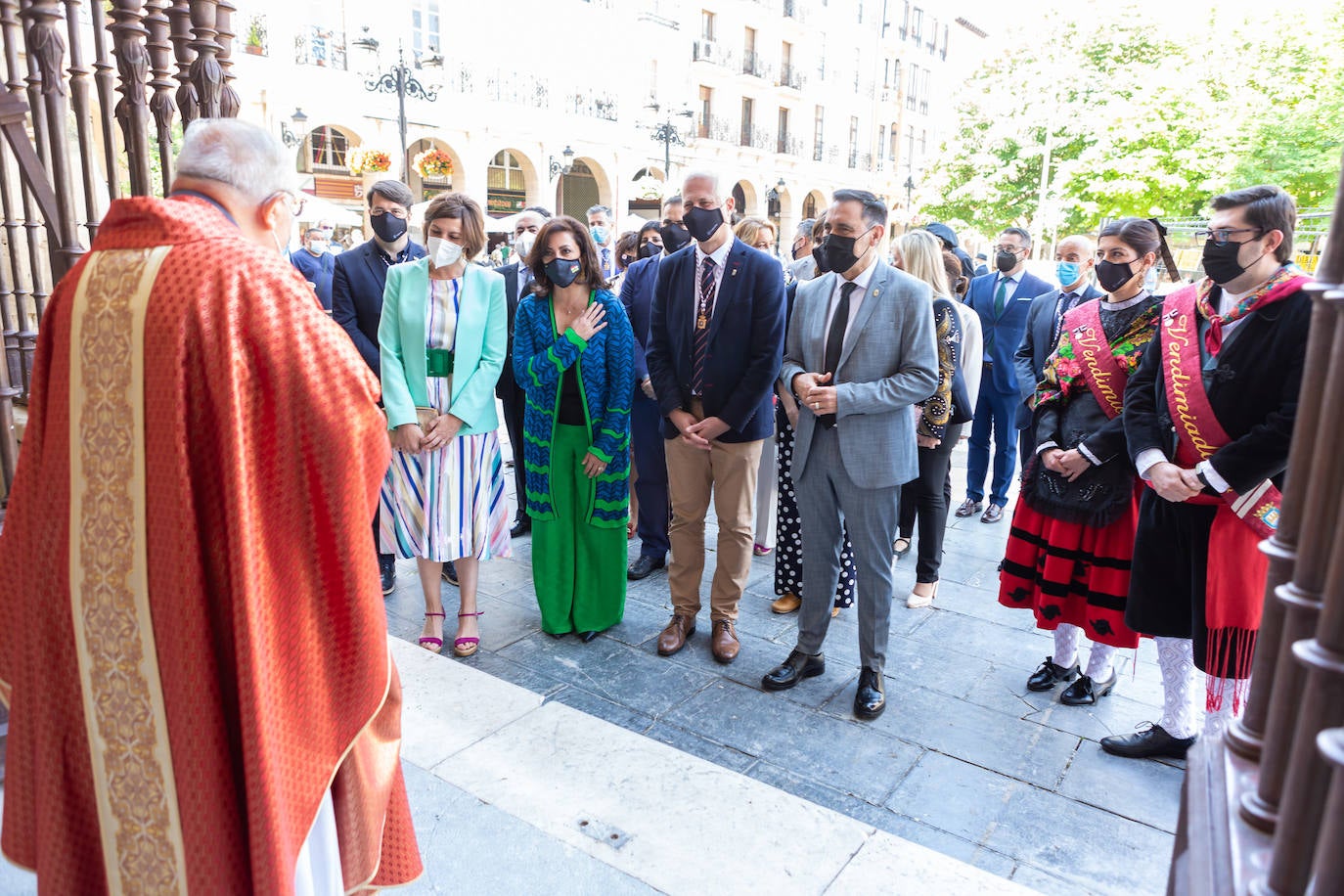 Numerosos actos han tenido lugar en el día del patrón de Logroño: el concierto de la Banda Municipal de Música en La Concha del Espolón, Encomienda de Santiago Lucronium, organizada por la Trapería de Klaus en el Serendipia e interpretación de Michel García de su canción a Logroño, homenaje a la ciudadanía que resistió el asedio, misa solemne de San Bernabé y actuación del Orfeón Logroñés en La Redonda y representaciones del teatro renacentista en el Auditorio.