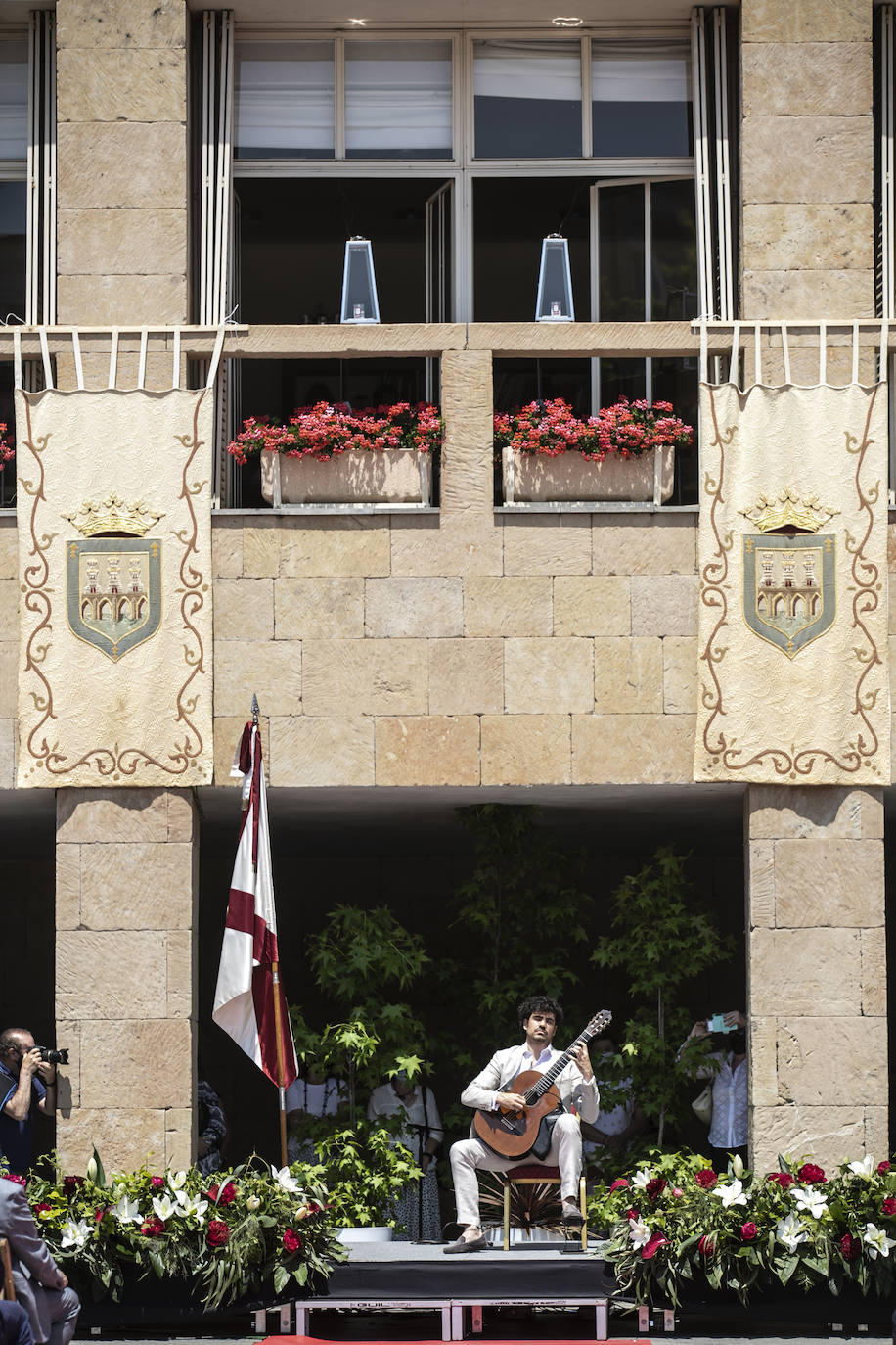 Fotos: Entrega de las insignias de San Bernabé