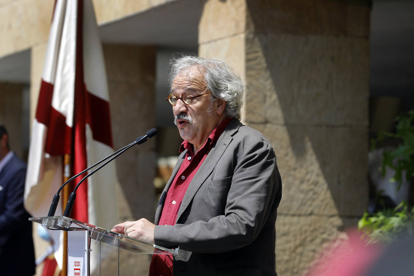 Fotos: Entrega de las insignias de San Bernabé