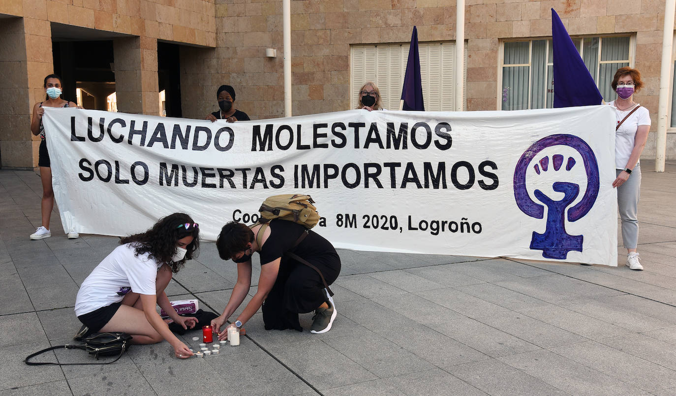 Fotos: Concentración en Logroño contra la violencia machista