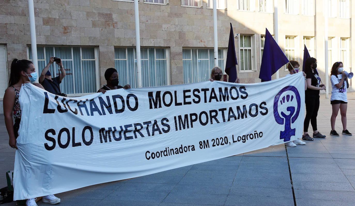 Fotos: Concentración en Logroño contra la violencia machista