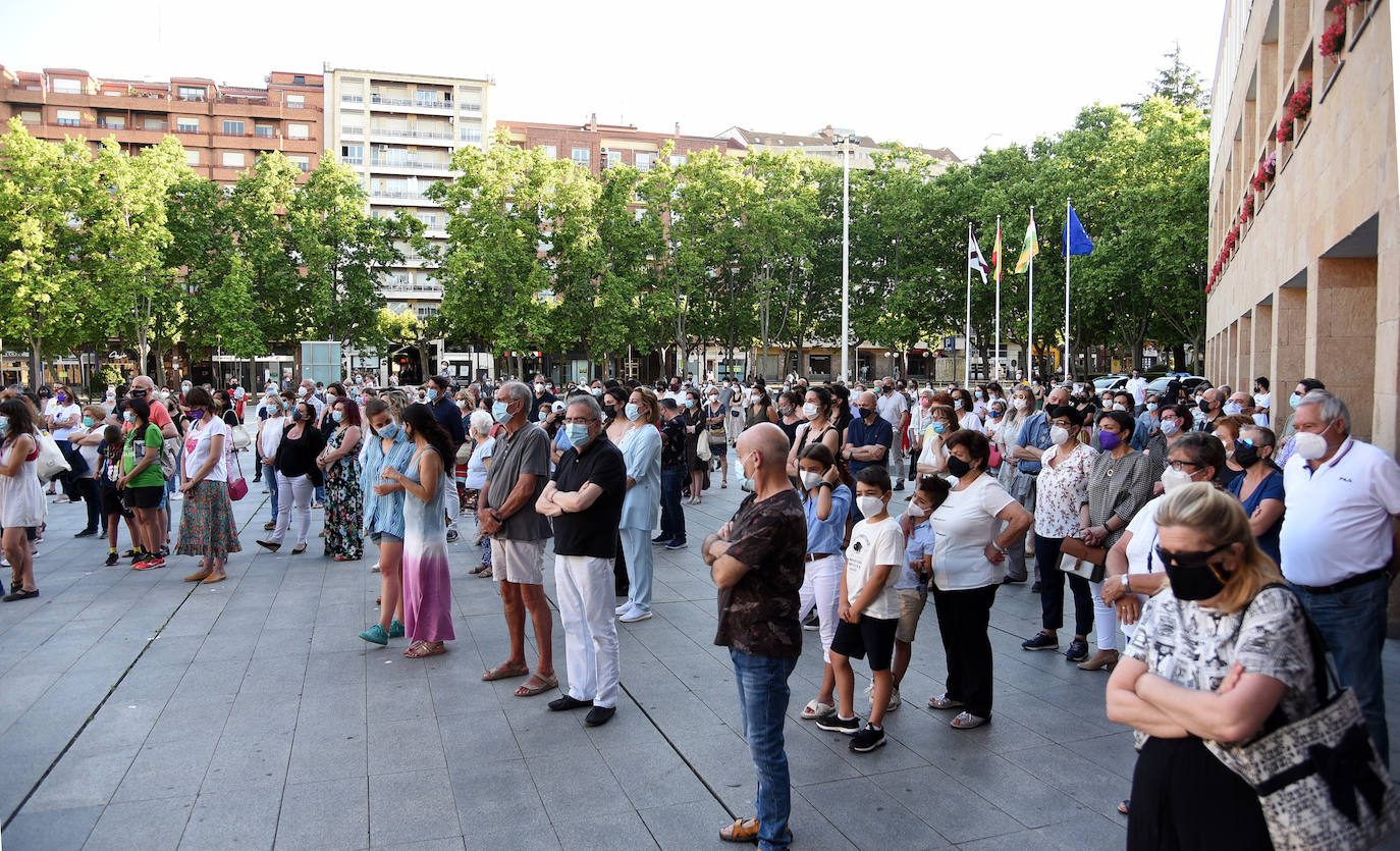 Fotos: Concentración en Logroño contra la violencia machista