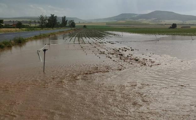 Imagen principal - Las inundaciones y el granizo regresan a La Rioja