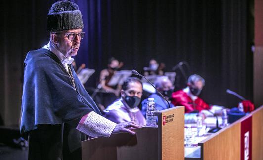 El reector de la UR, Juan Carlos Ayala, en un momento de su intervención. 