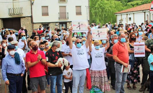 Los cameranos se manifiestan en San Román de Cameros.