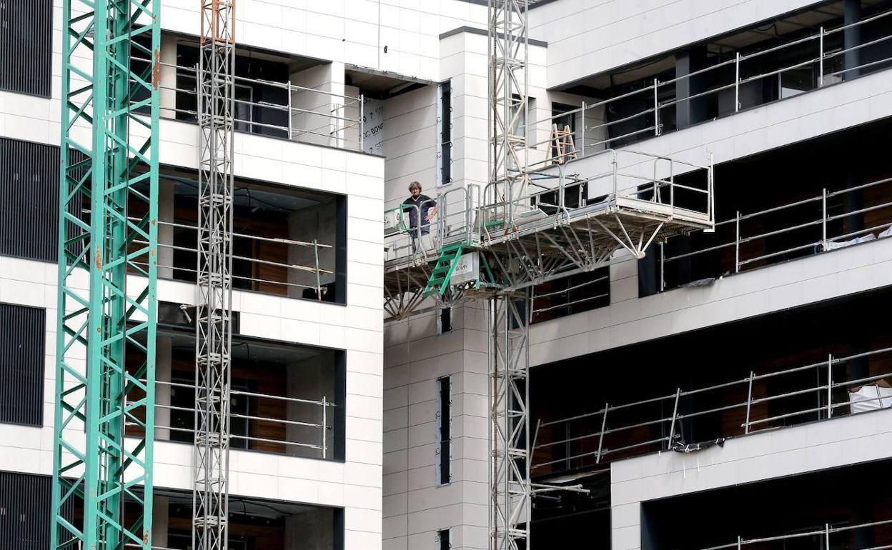 Viviendas en construcción en Logroño. 