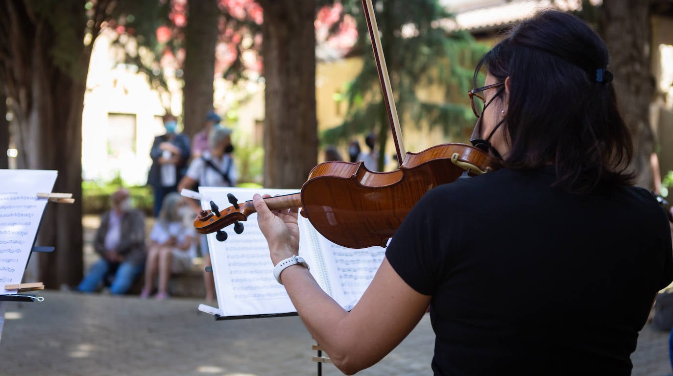 Los conciertos se han escuchado en el Monte Cantabria, el cementerio, la Casa de los Periodistas, María Teresa Gil de Gárate y en el patio de la Gota de Leche. 