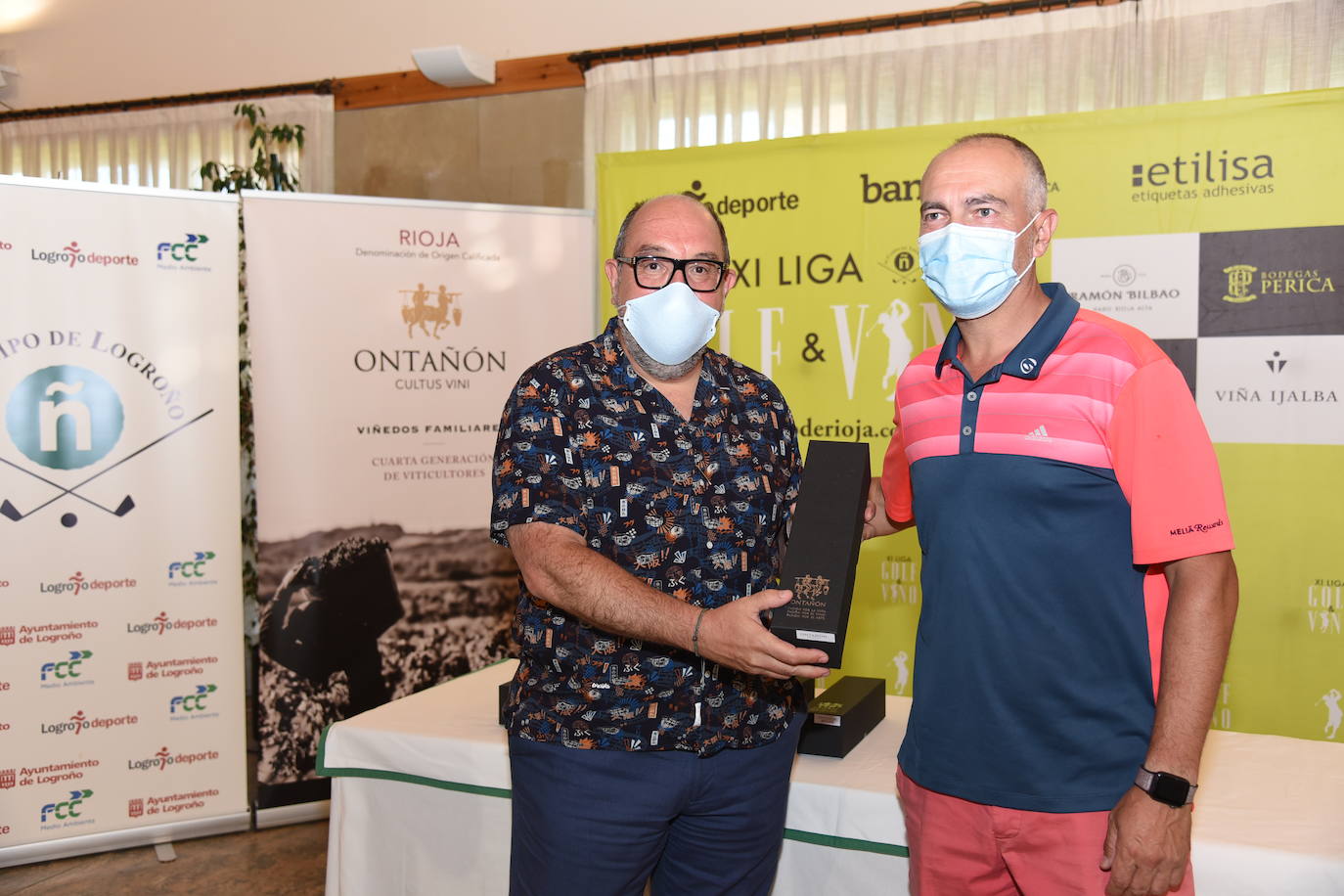 Los ganadores del Torneo Bodegas Ontañón, de la Liga de Golf y Vino, recibieron sus premios.