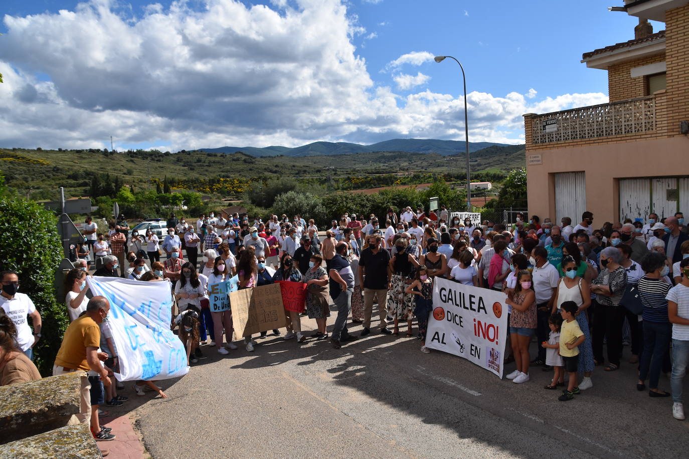 Más de 700 personas de la zona básica de Salud de Murillo de Río Leza se manifestaron en contra de las medidas previstas por Salud. 