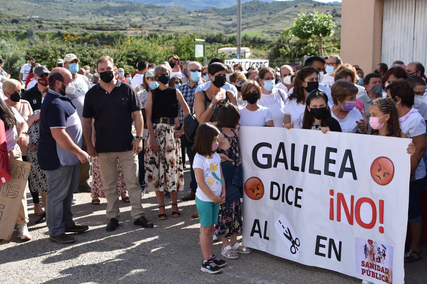 Más de 700 personas de la zona básica de Salud de Murillo de Río Leza se manifestaron en contra de las medidas previstas por Salud. 