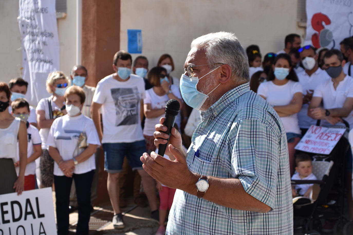 Más de 700 personas de la zona básica de Salud de Murillo de Río Leza se manifestaron en contra de las medidas previstas por Salud. 