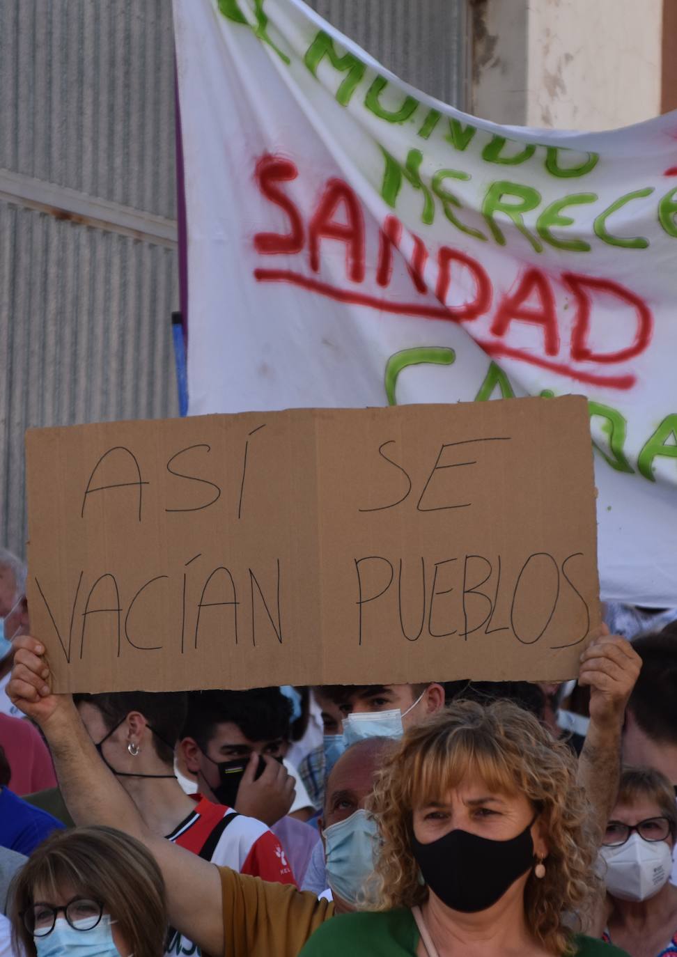 Más de 700 personas de la zona básica de Salud de Murillo de Río Leza se manifestaron en contra de las medidas previstas por Salud. 