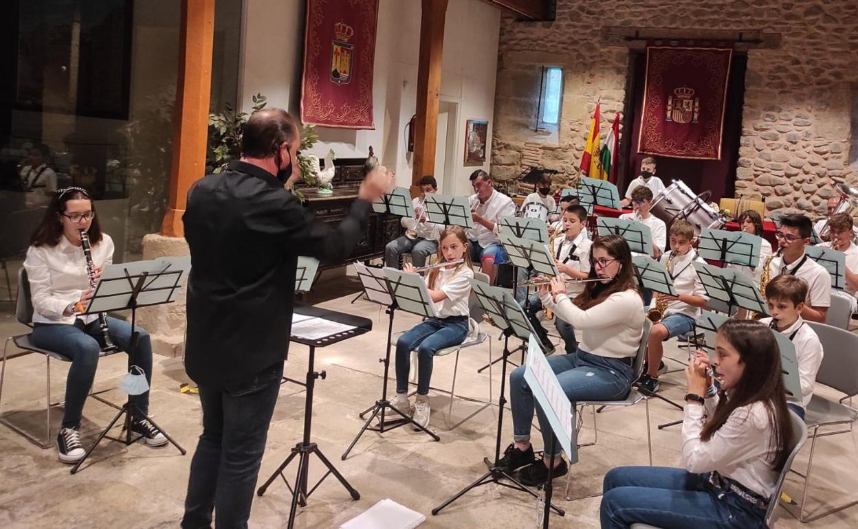 Concierto de la 'minibanda' de la escuela de música de Santo Domingo