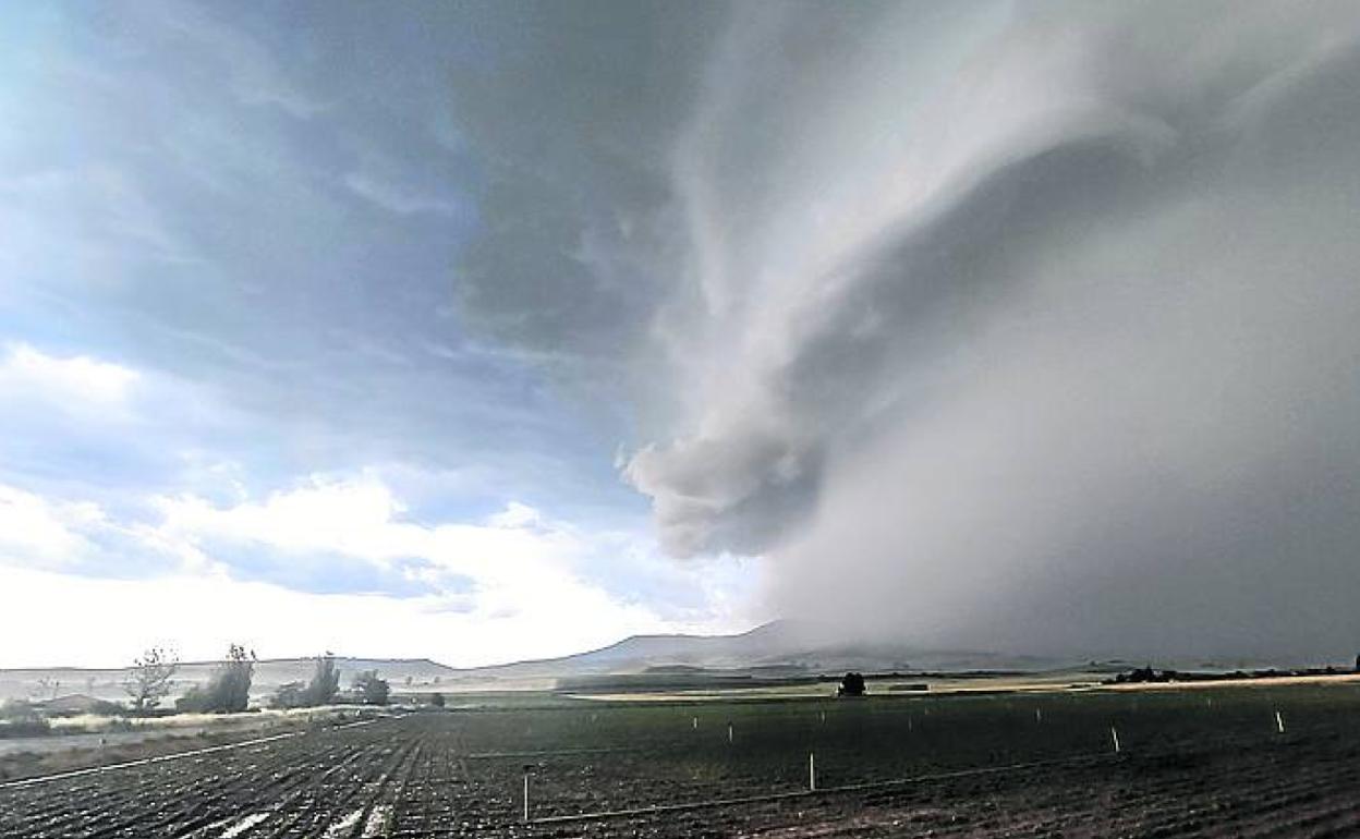 La nube que descargó la tromba de agua y granizo. 