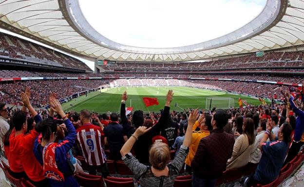 Aficionados en el Metropolitano. 