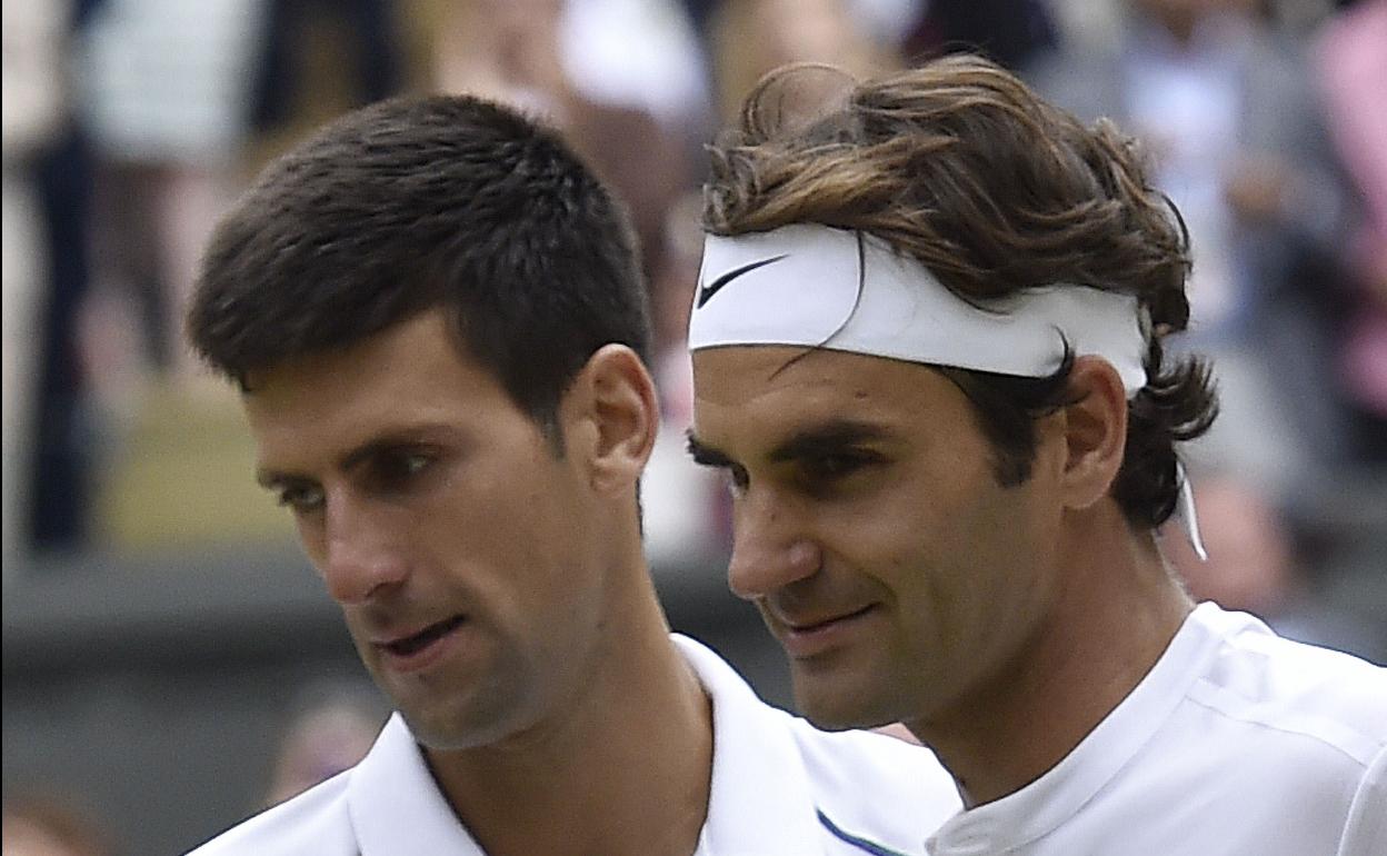 Novak Djokovic y Roger Federer. 