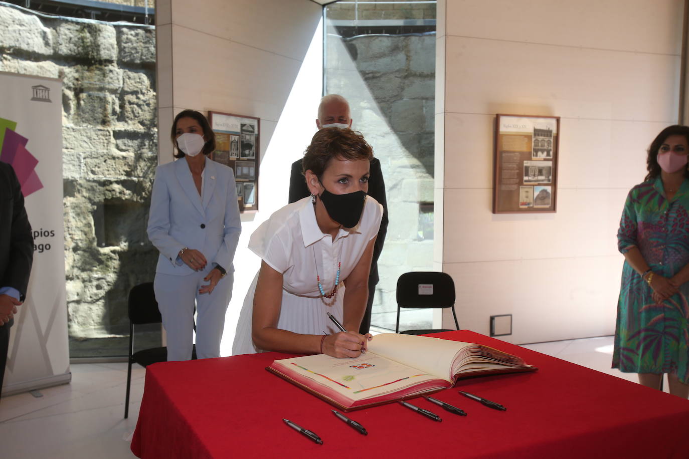 El Gobierno de La Rioja, junto al de Galicia, Aragón, Navarra y Castilla y León, unidos por el Camino de Santiago, convocados por los municipios del Camino, firman en Logroño una Declaración de Cooperación Interregional. 