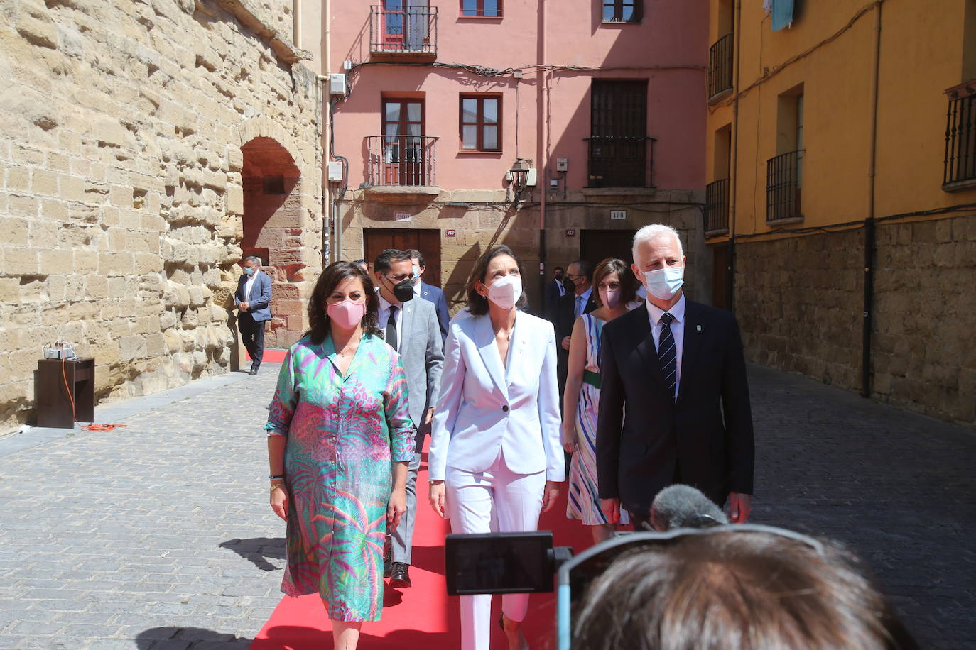 El Gobierno de La Rioja, junto al de Galicia, Aragón, Navarra y Castilla y León, unidos por el Camino de Santiago, convocados por los municipios del Camino, firman en Logroño una Declaración de Cooperación Interregional. 