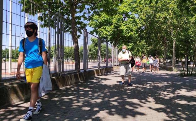 Logroño sigue su vida con mascarilla