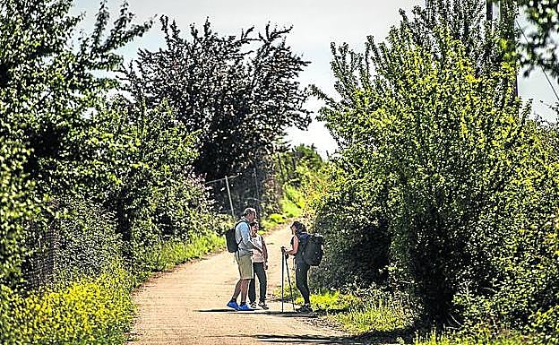 Con Jacinthe, una parisina recién licenciada en Filosofía que recorría el Camino, en la primera etapa, a la altura del alto de La Grajera. 