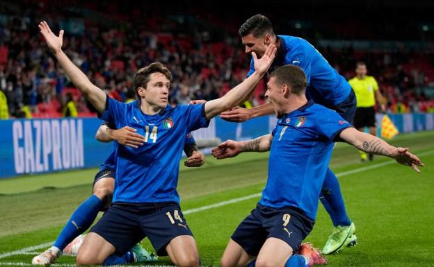 Chiesa celebra su gol ante Austria. 