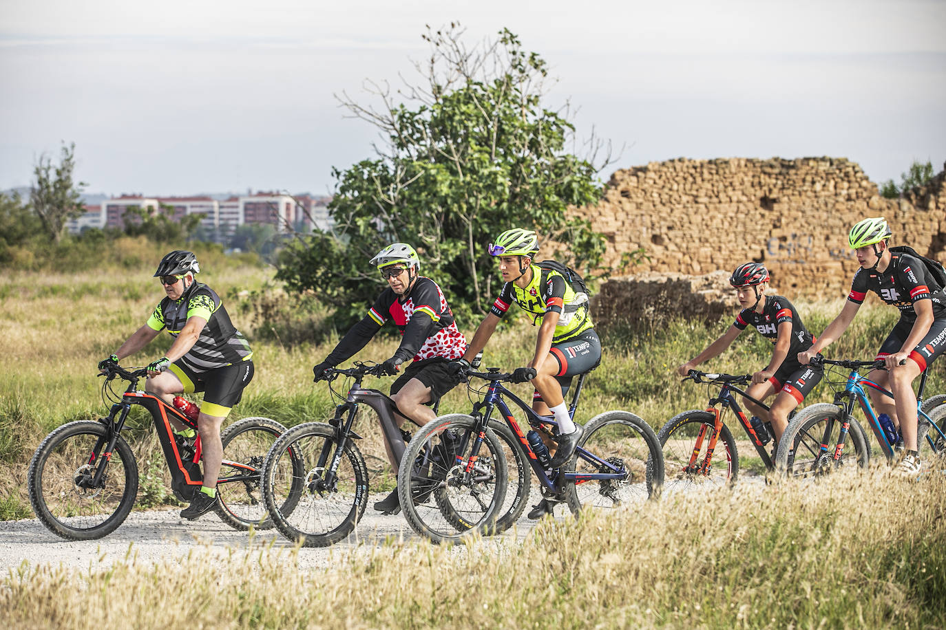 Fotos: Tiago Ferreira y Naima Madlen ganan La Rioja Bike Race