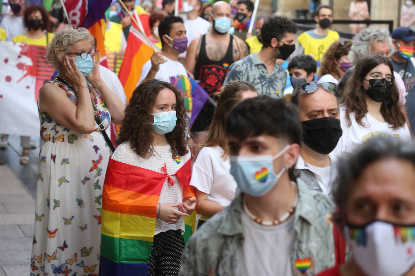 Este lunes se ponía punto y final a una semana de actividades coordinadas por Marea Arcoíris, en Logroño, y por distintos colectivos, en el resto de La Rioja. El acto más multitudinario tuvo lugar en El Espolón, donde más de un millar de personas se reunieron bajo el lema 'Lucha por tu orgullo, ni un paso atrás'. 