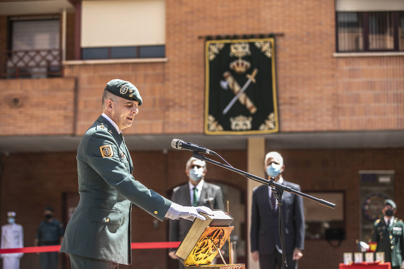 Fotos: Toman posesión los nuevos jefes de la Unidad de Acción Rural y del GAR de la Guardia Civil