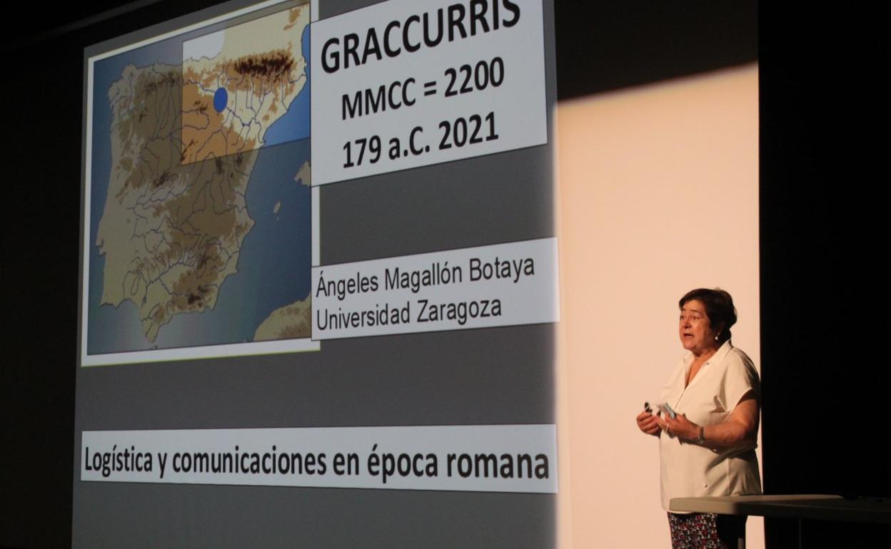 La profesora de la Universidad de Zaragoza ofreció la segunda conferencia del 'Graccurris 2.200'. 