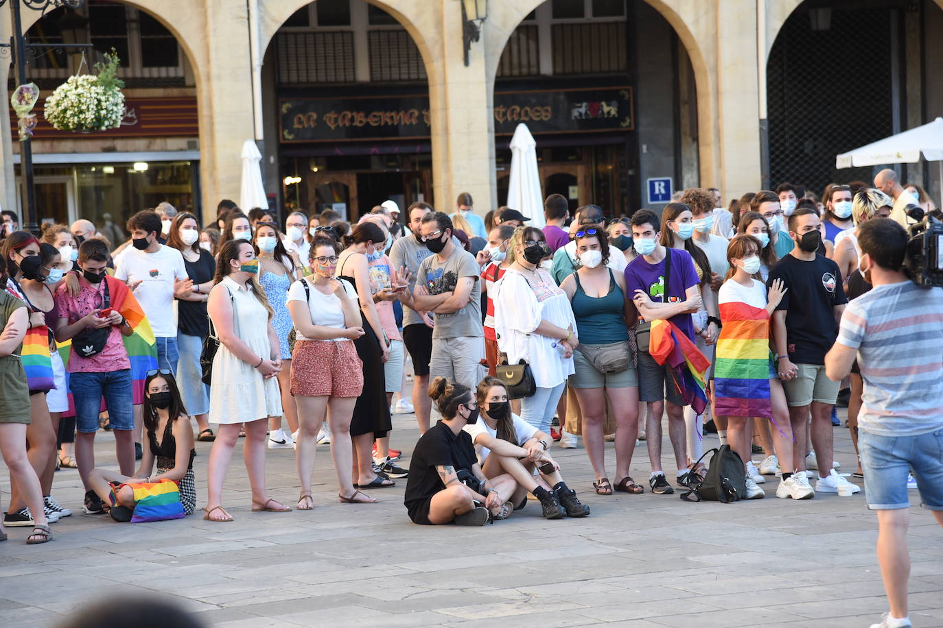 La concentración fue un homenaje al joven y una muestra de rechazo al «odio a las personas LGTBI» y contra cualquier fobia