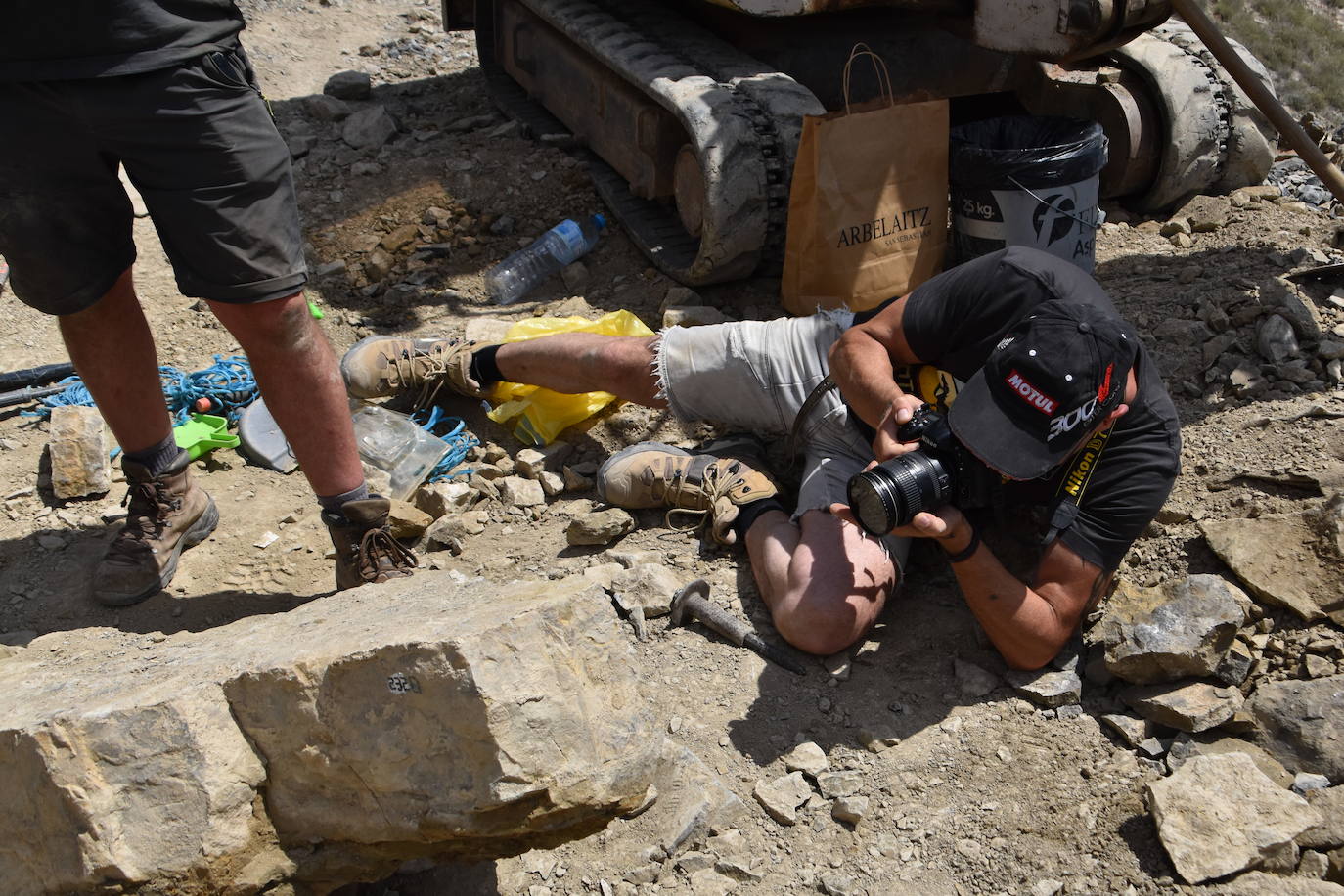Los responsables del Museo de Dinosaurios de Salas de los Infantes visitaron ayer el yacimiento y el Centro de Interpretación Paleontológica de La Rioja de Igea