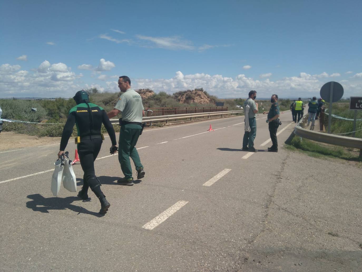 Imagen secundaria 1 - El cuerpo de Román Galarreta aparece en el canal de Lodosa