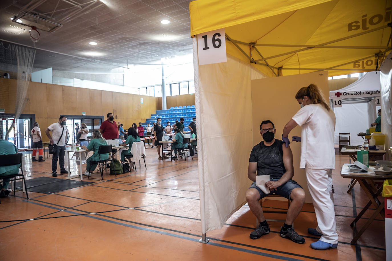 Los menores de 40 han empezado a recibir sus dosis este miércoles en Calahorra.