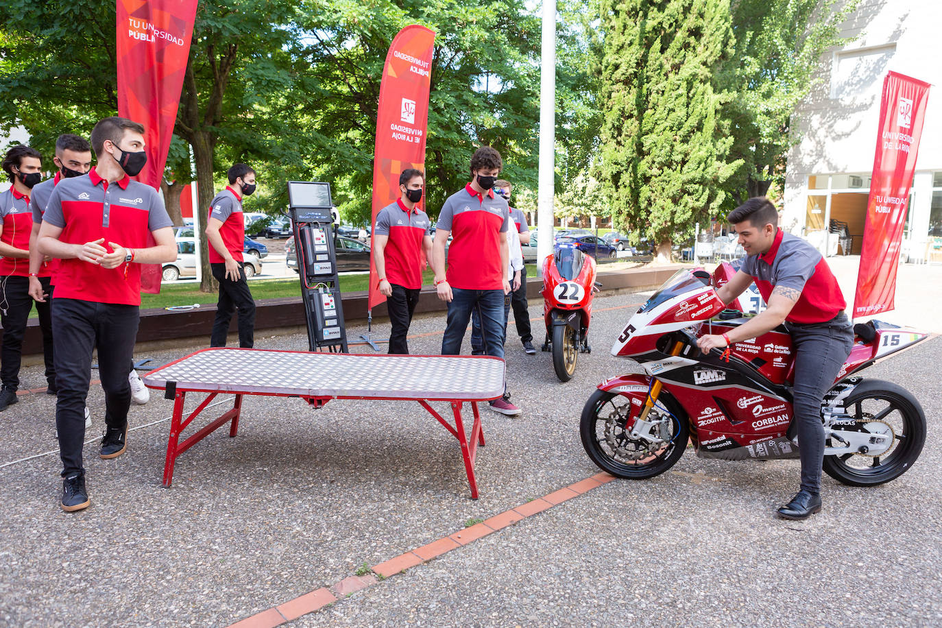 Fotos: La UR presenta la motocicleta que correrá en el Alcañiz