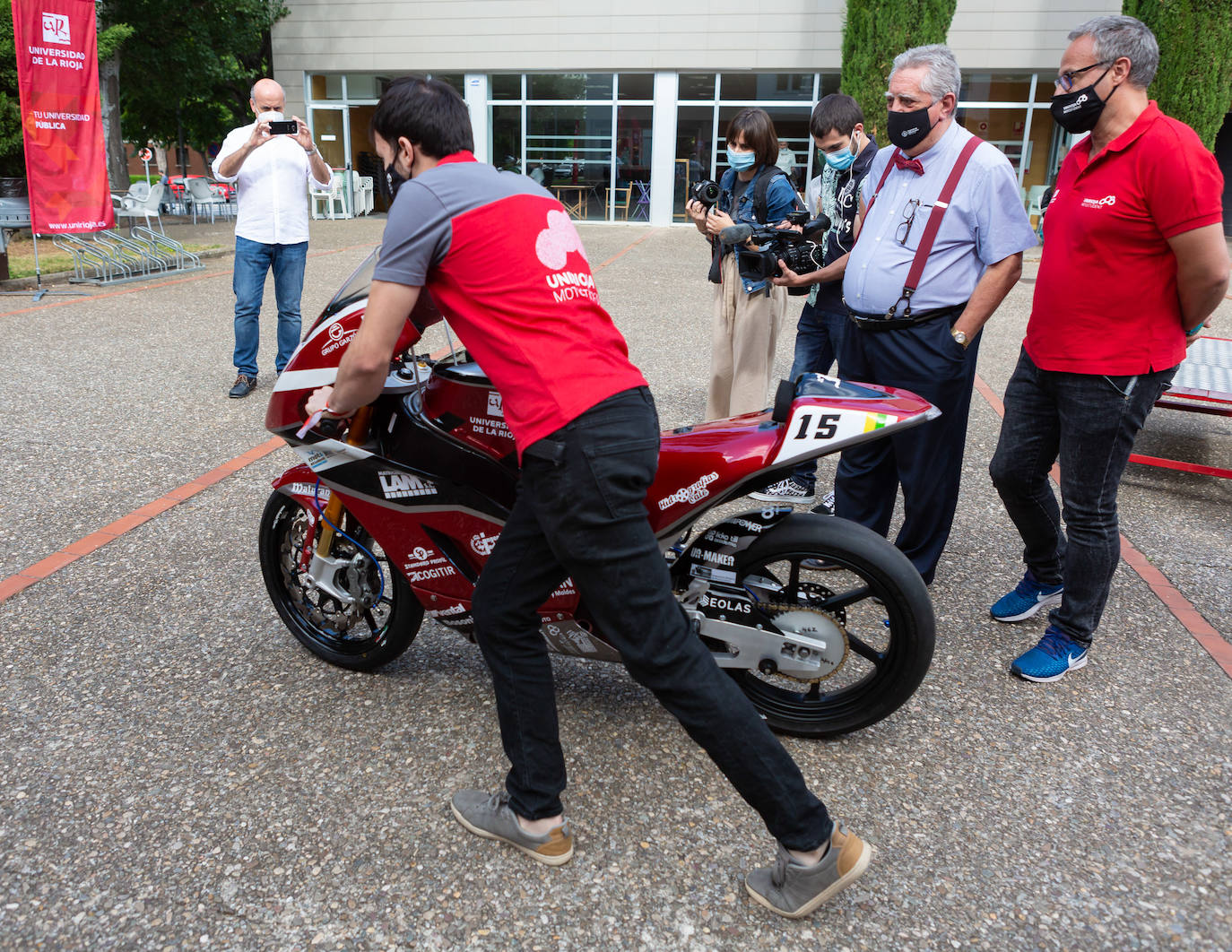 Fotos: La UR presenta la motocicleta que correrá en el Alcañiz