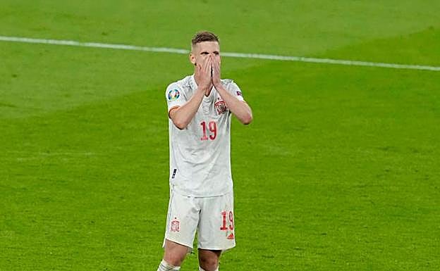 Dani Olmo, tras fallar su penalti en las semifinales de la Eurocopa ante Italia. 